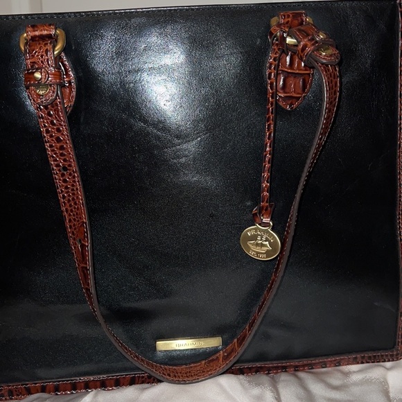 Authentic Brahmin handbag in excellent preowned condition. - Picture 6 of 7